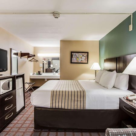 อีโคโน ลอดจ์ เมดโดว์แลนด์ แอท อเมริกันดรีม Hotel คาร์ลสตัดต์ ภายนอก รูปภาพ