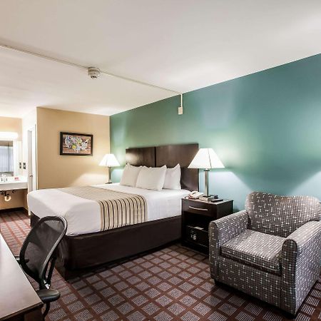 อีโคโน ลอดจ์ เมดโดว์แลนด์ แอท อเมริกันดรีม Hotel คาร์ลสตัดต์ ภายนอก รูปภาพ