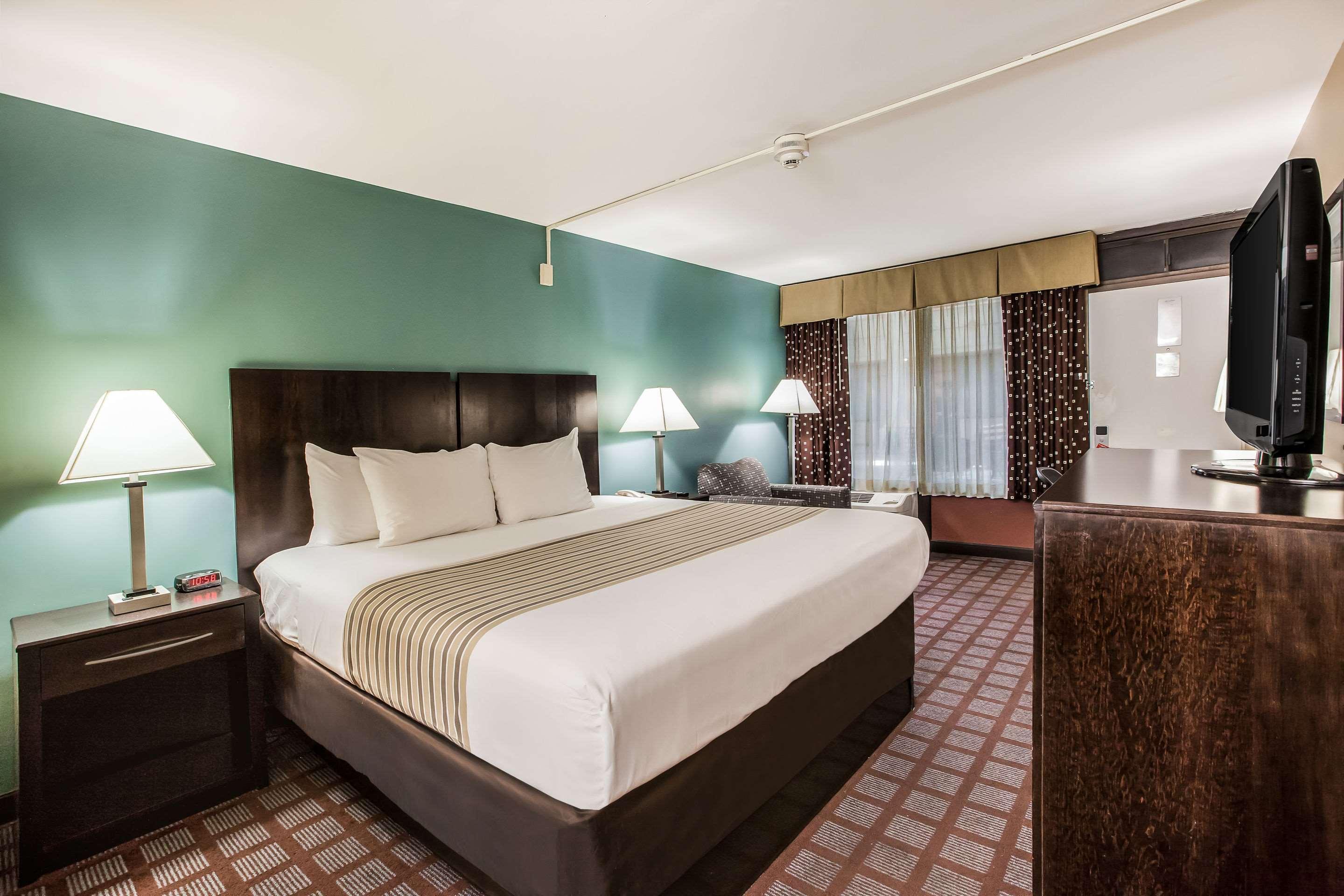 อีโคโน ลอดจ์ เมดโดว์แลนด์ แอท อเมริกันดรีม Hotel คาร์ลสตัดต์ ภายนอก รูปภาพ