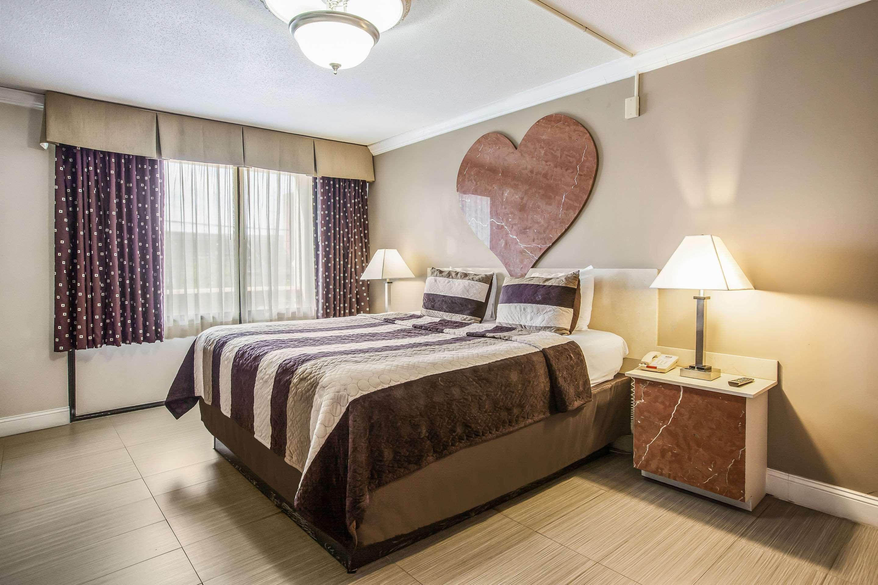 อีโคโน ลอดจ์ เมดโดว์แลนด์ แอท อเมริกันดรีม Hotel คาร์ลสตัดต์ ภายนอก รูปภาพ